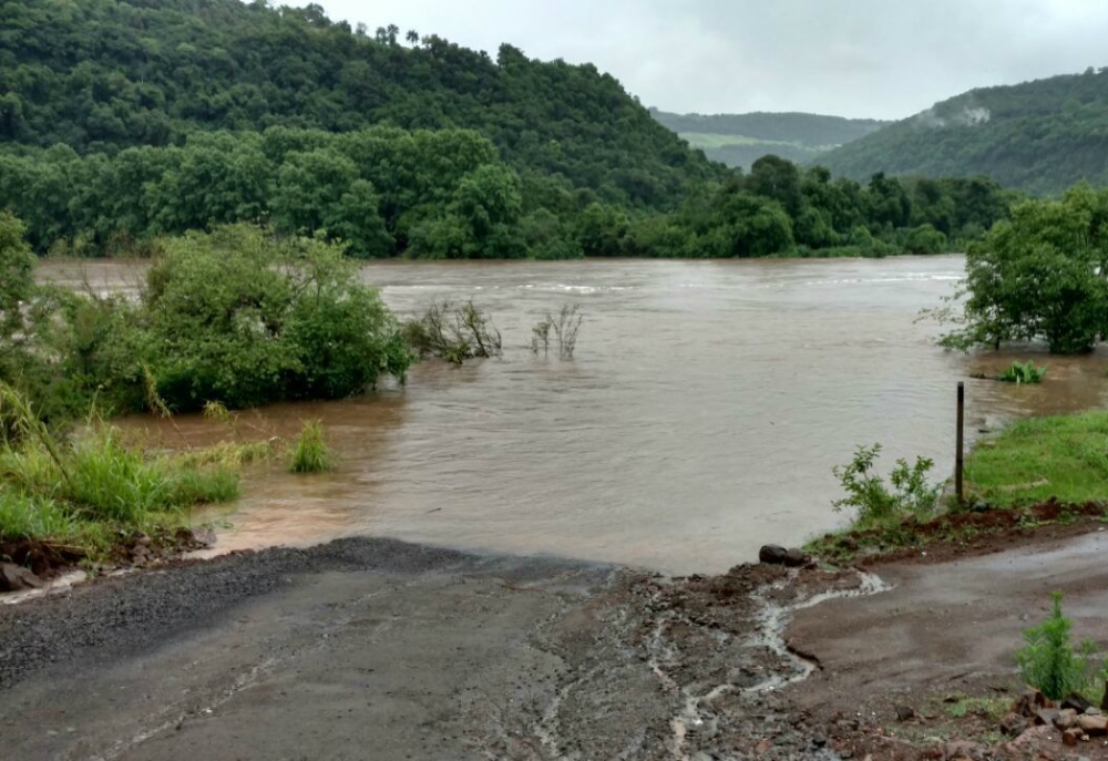 Chuva interrompe trafego entre Bento e Cotiporã