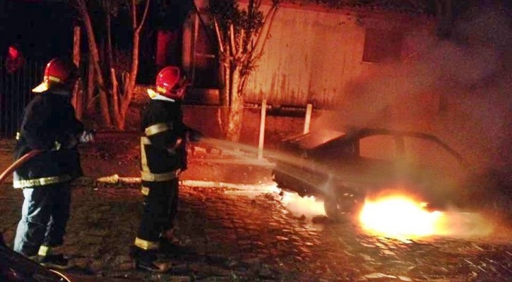 Incêndio em automóvel no bairro São Francisco pode ter sido criminoso