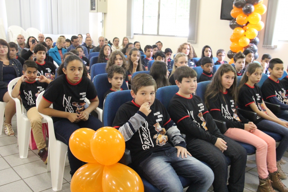 PROERD forma alunos em Garibaldi