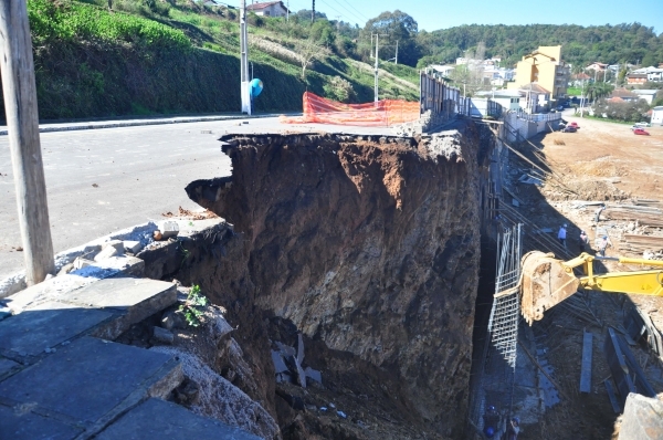 Garibaldi: Deslizamento pode interromper avenida por 30 dias