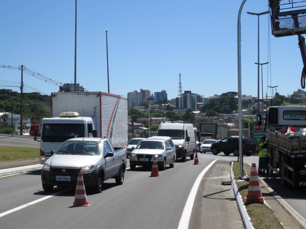 Obras na ERS - 122 no Trevo da Tramontina em Farroupilha deixa o trânsito lento