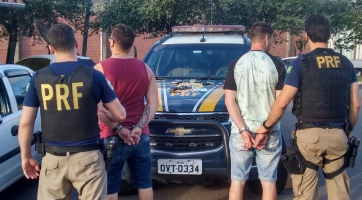 Homens são presos com arma roubada na BR-470, em Garibaldi