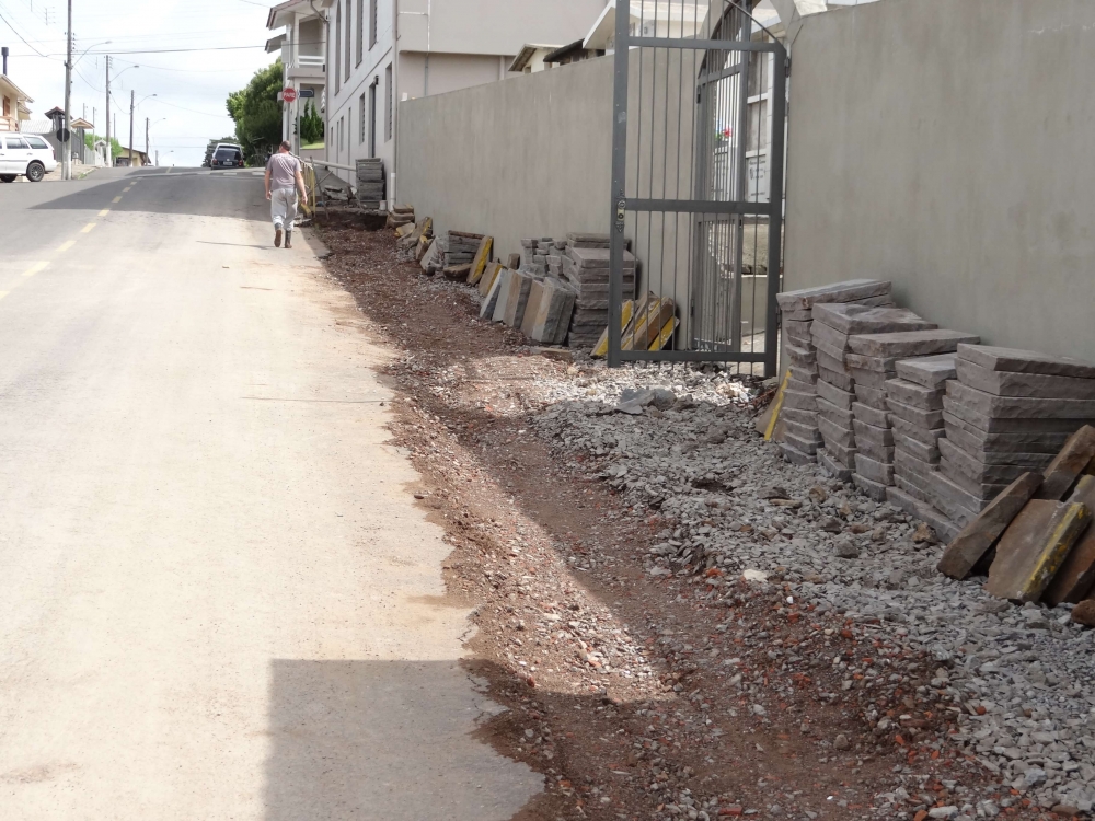 Obra mal feita revolta moradores do São Francisco