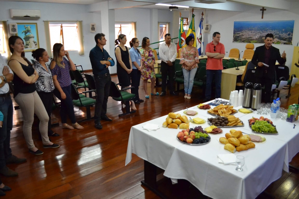 Câmara de Garibaldi reúne imprensa e vereadores em café da manhã