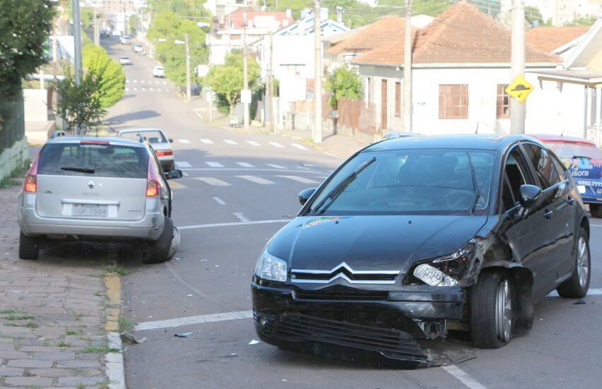 Gato causa colisão entre dois carros em Bento Gonçalves