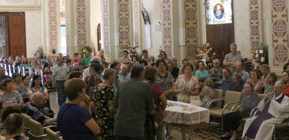 Fiéis dão adeus ao Padre Chico em Bento Gonçalves