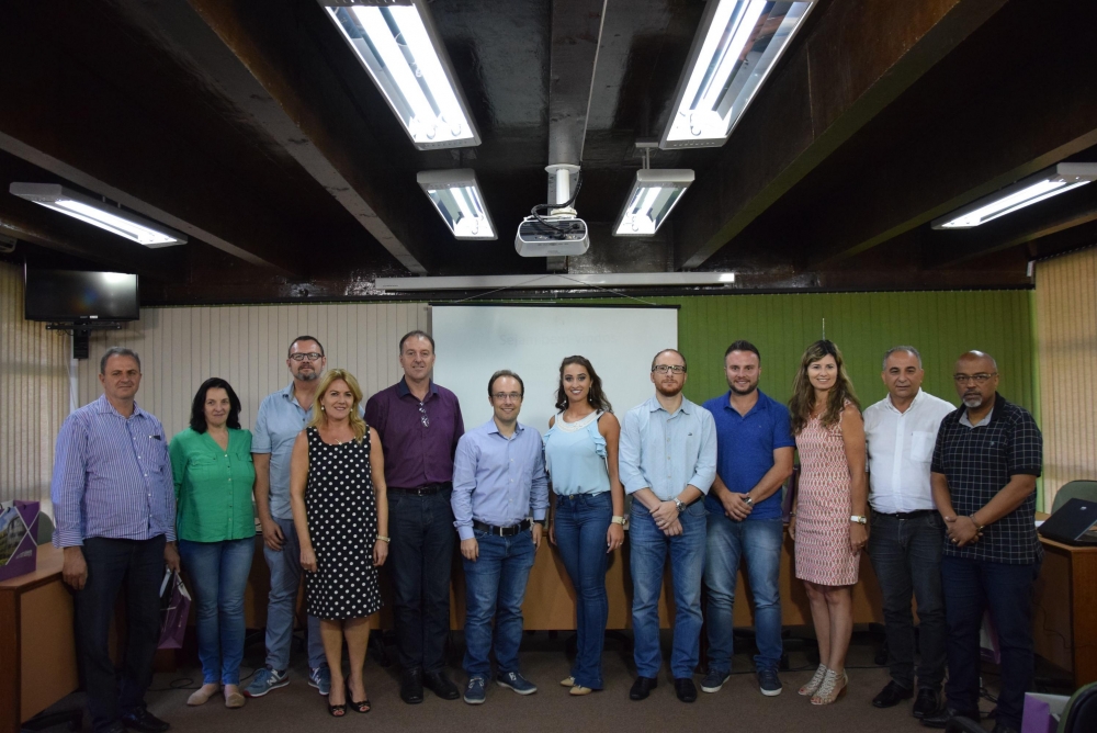 Parlamento Regional do Nordeste Gaúcho debate auxílio aos universitários