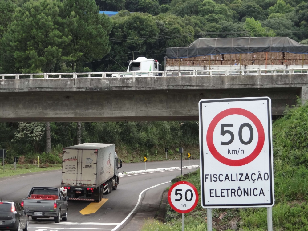 DNIT instala controlador de velocidade na RSC-453 em Garibaldi