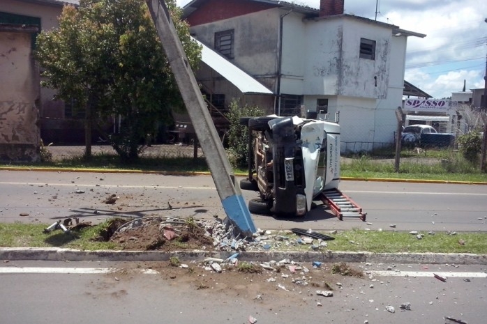 Motorista de Garibaldi sofre mal súbito e capota veículo em Barão