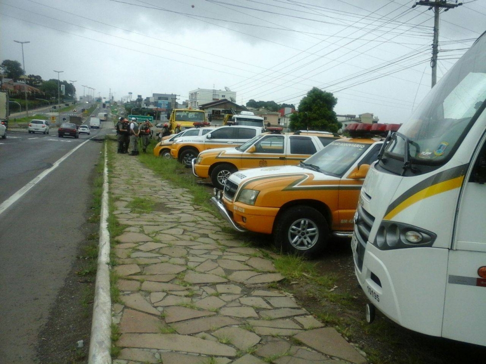 Tropa de Choque na beira da rodovia, frusta protesto na ERS 122 em Farroupilha