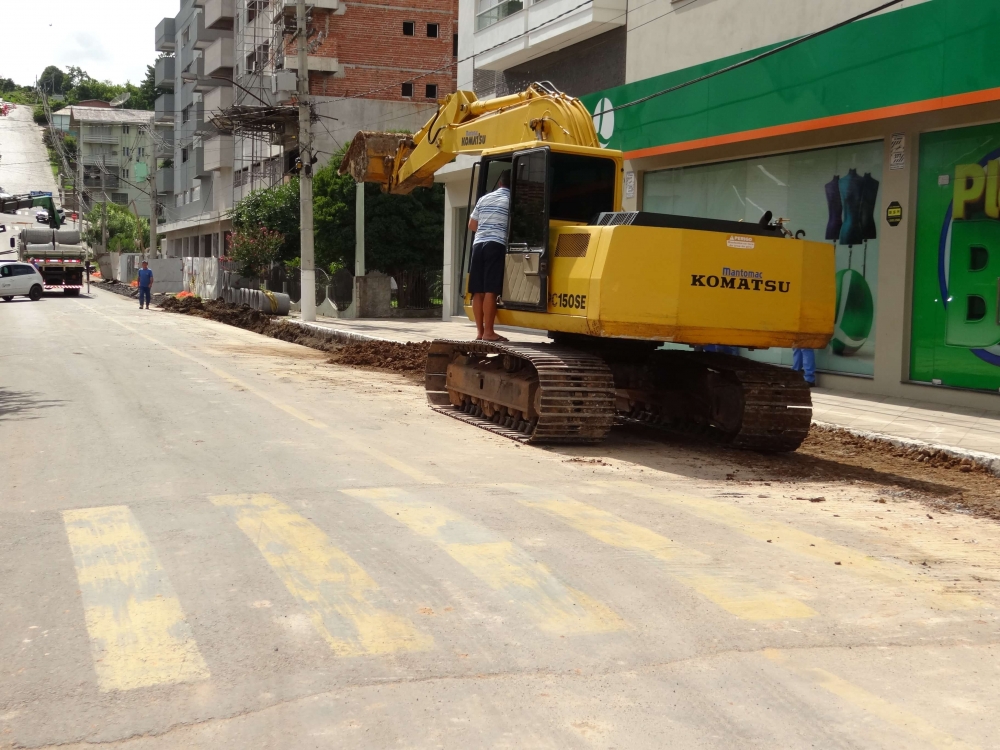 Por falta de planejamento, Prefeitura refaz obra na João Pessoa