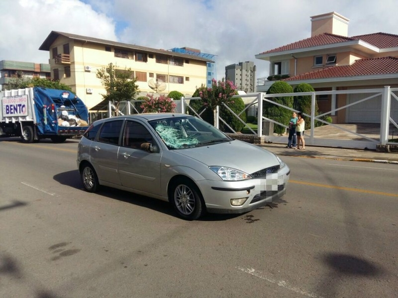 Lixeiro atropelado em Bento