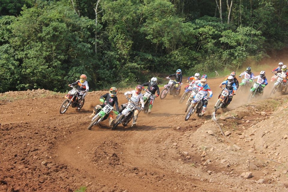 Motores roncaram no Circuito Serrano de Motocross