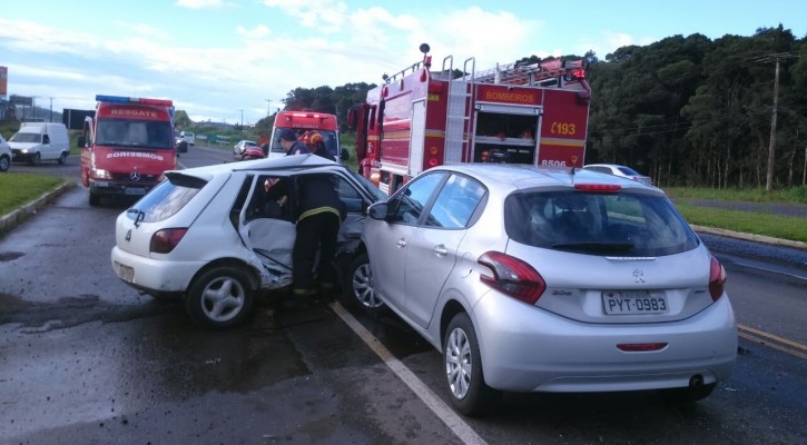 Mulher fica gravemente ferida em acidente no Trevo da Garibaldina