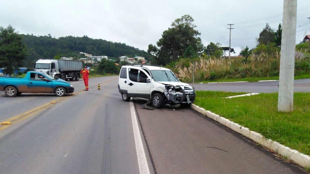 Dois acidentes registrados na manhã desta sexta na Rota do Sol