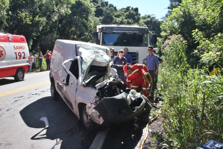 Grave acidente na ERS - 446 deixou rodovia bloqueada nesta segunda-feira