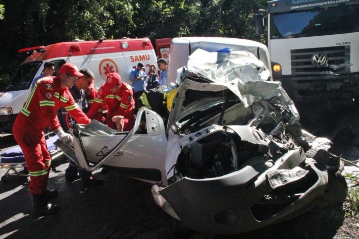 Grave acidente na ERS - 446 deixou rodovia bloqueada nesta segunda-feira