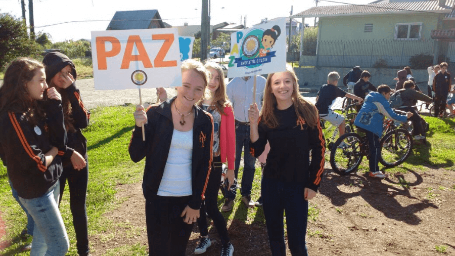 Caminhada pela paz em Garibaldi e Carlos Barbosa