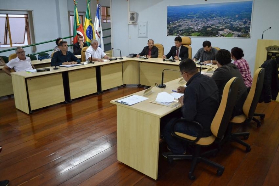 Aprovado projeto de lei que define direção em escolas municipais