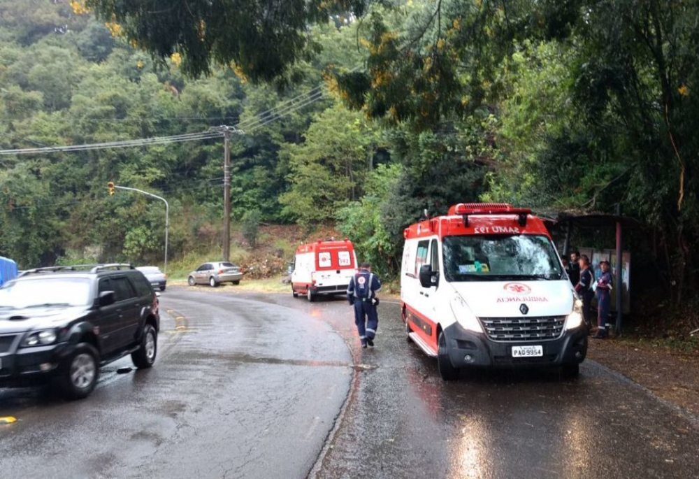 Pista escorregadia causa acidentes no mesmo trecho em Bento