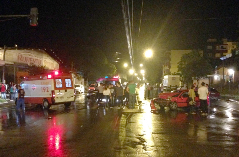 Grave acidente na Avenida Independência em Garibaldi deixa quatro feridos