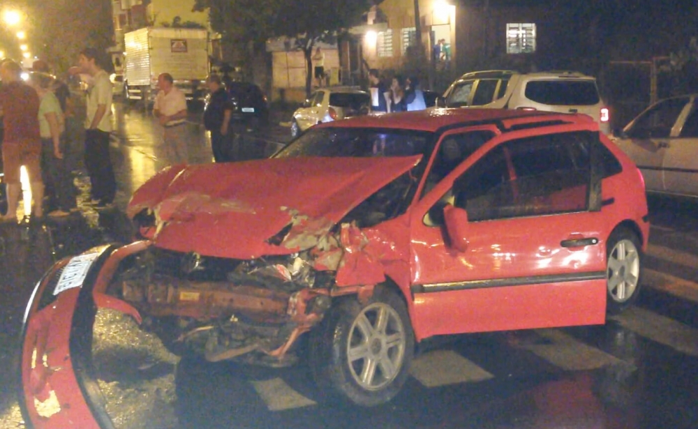 Grave acidente na Avenida Independência em Garibaldi deixa quatro feridos