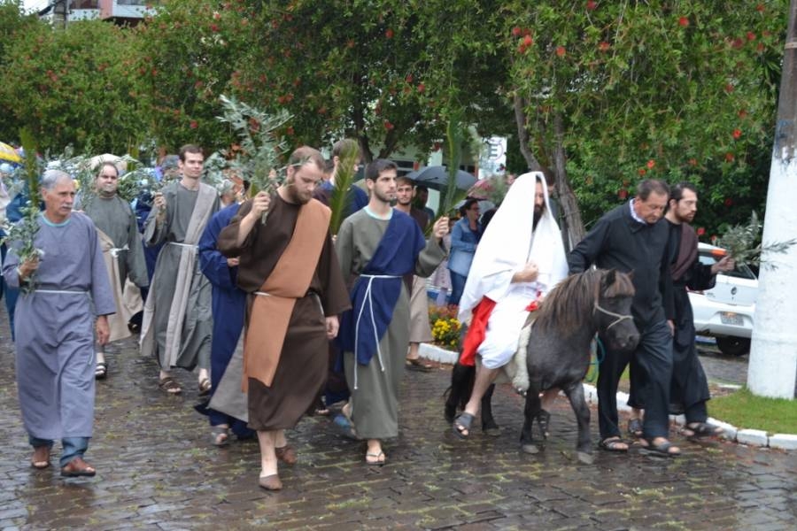 Caminhada e benção dos Ramos abrem a Semana Santa