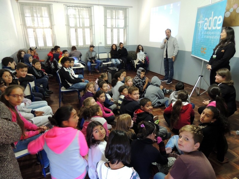 Ação de Páscoa para os alunos da Escola Santa Mônica