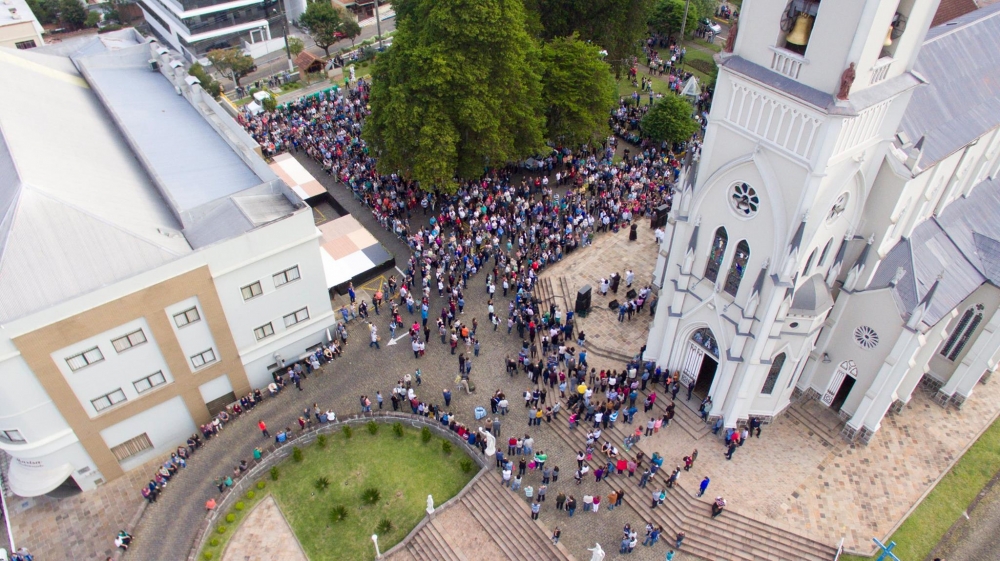 Paixão de Cristo reúne milhares de fiéis em Garibaldi, Carlos Barbosa e Bento