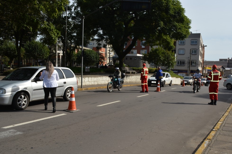 Maio Amarelo alerta para conscientização de motoristas por um trânsito mais seguro