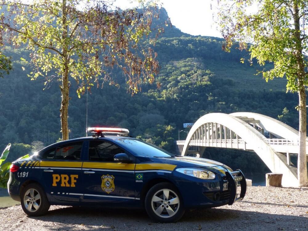 PRF flagra mais de 25 toneladas de excesso de peso na BR 470