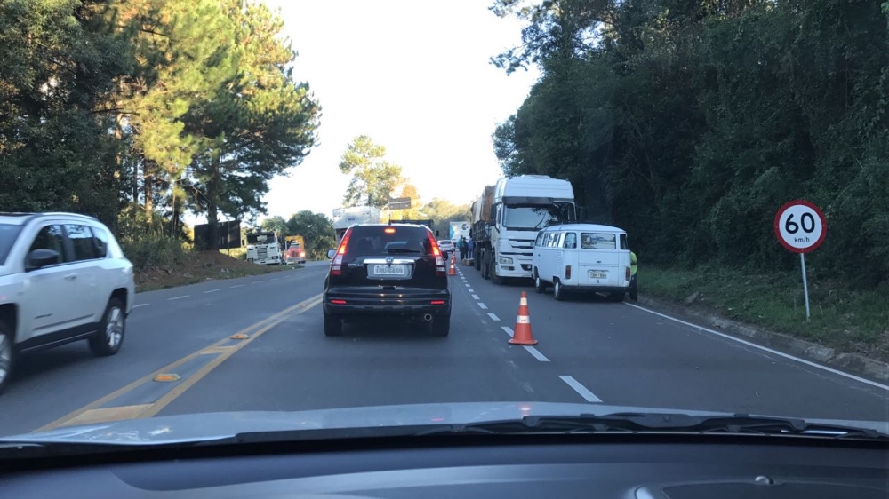 Congestionamento durante todo o dia no acesso ao Vale dos Vinhedos