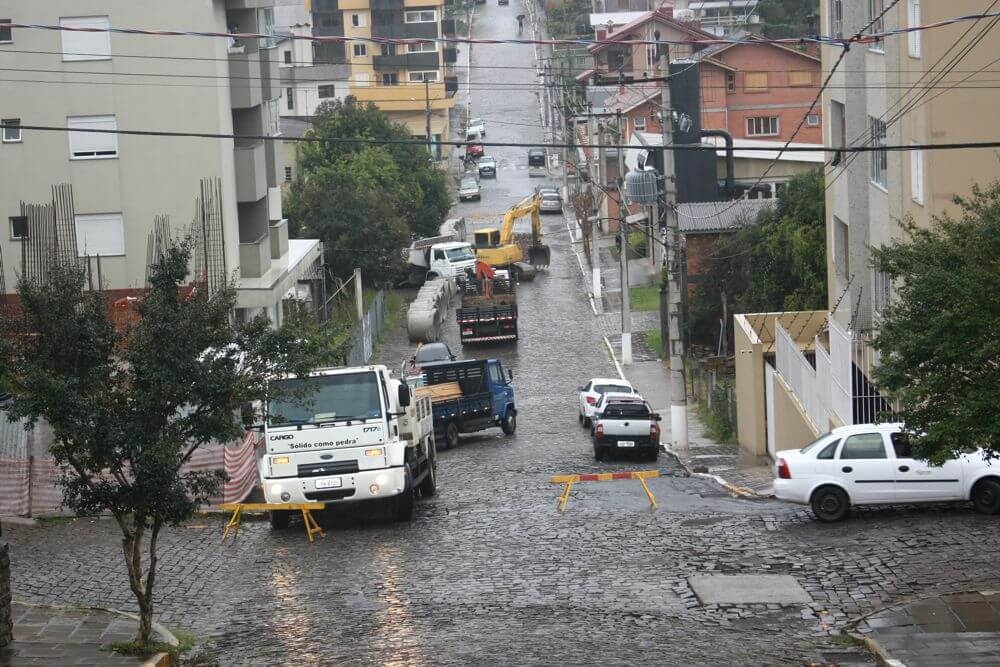 Rua Heitor Mazzini é bloqueada por 15 dias  em Garibaldi