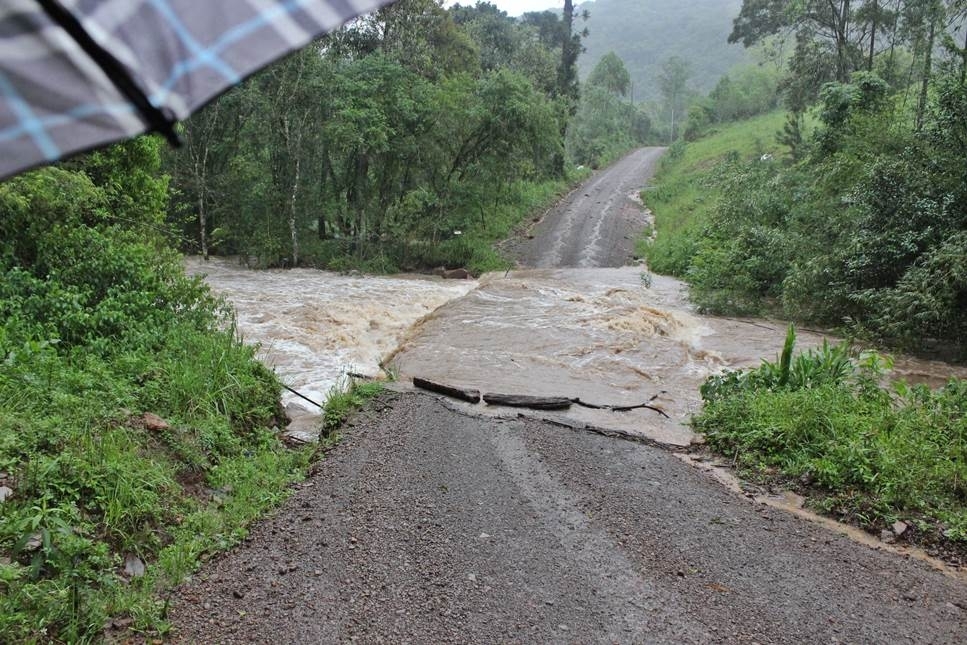 Chuva causa transtornos em Garibaldi, Carlos Barbosa e Bento