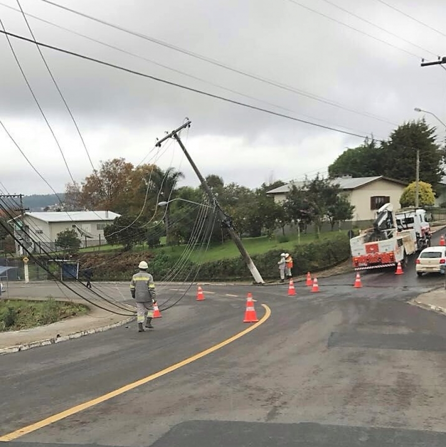 Moradores dos bairros Santa Terezinha e Glória ficam sem energia elétrica