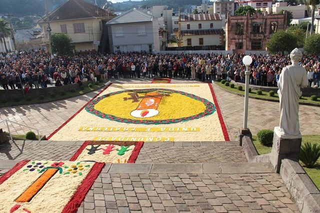 Grupos já se preparam para confecção dos tapetes de Corpus Christi em Garibaldi