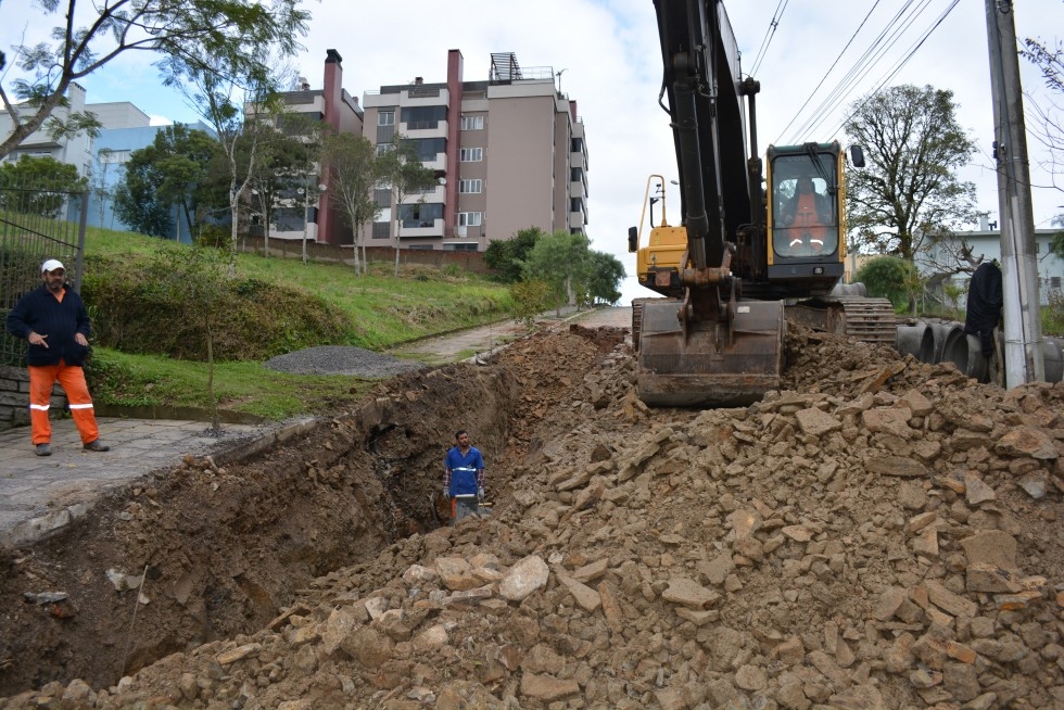 Seguem as obras na Presidente Kennedy em Carlos Barbosa