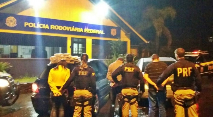 PRF apreende haxixe e pasta base de cocaína na BR-470