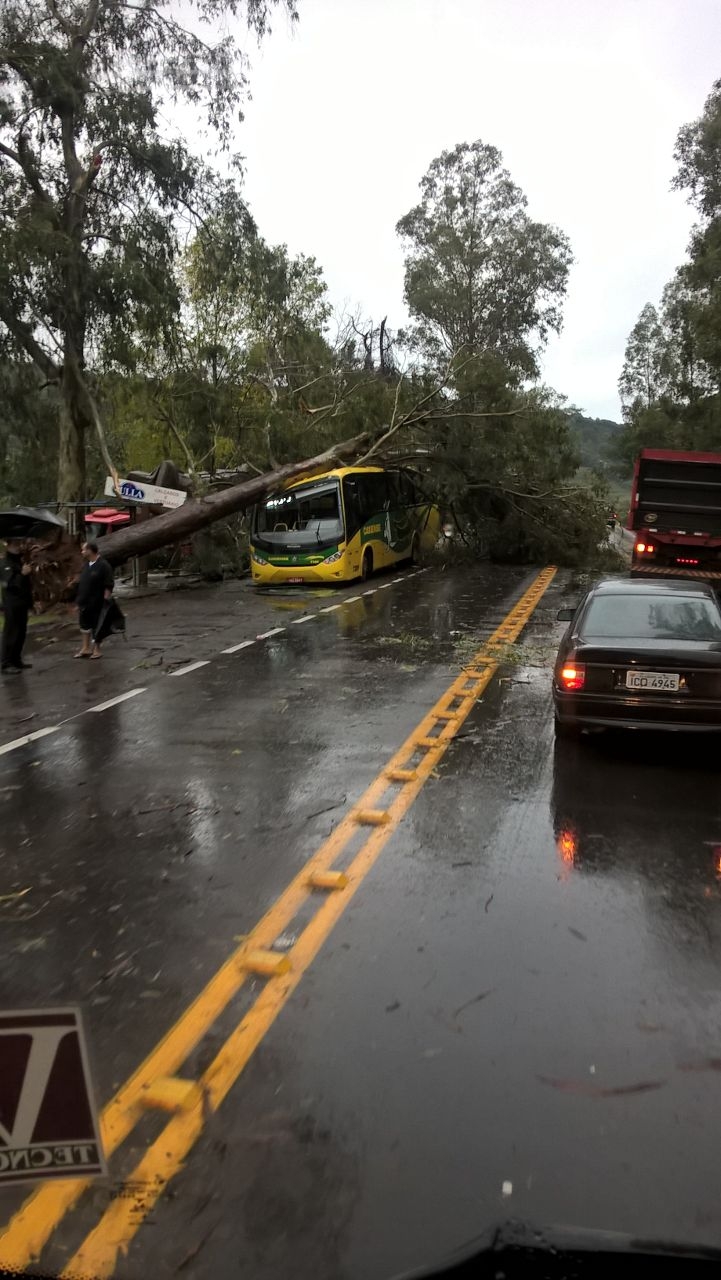 BR 470 é interditada entre Bento Gonçalves e Veranópolis