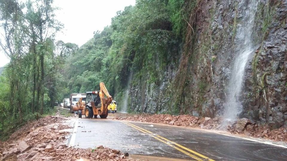 Segue o bloqueio na BR 470 entre Bento e Veranópolis 