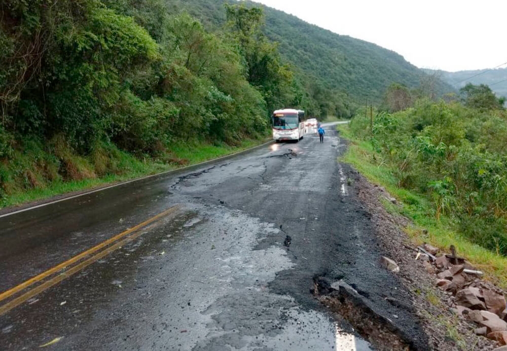 DAER suspende tráfego de caminhões na ERS - 431