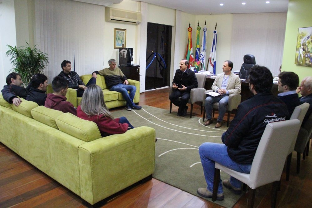 Vencedores do Citadino de Futsal de Garibaldi recebem premiação