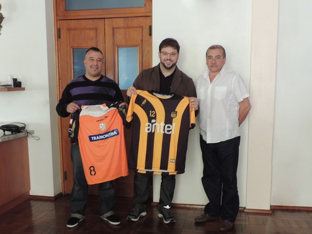 ACBF recebe visita de dirigentes do Peñarol Futsal