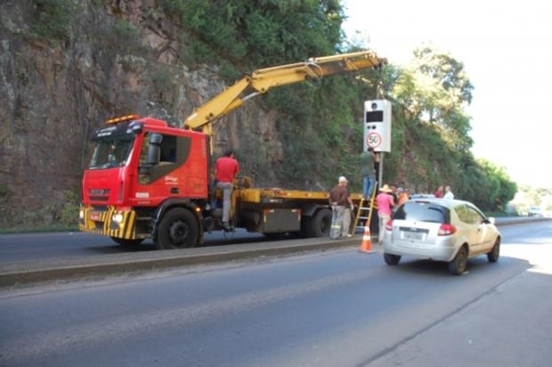 DNIT instala controladores de velocidade na BR-470