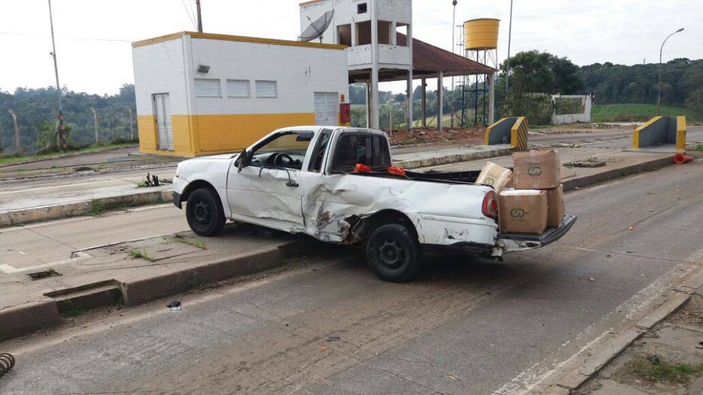 Veículos colidem em estrutura do antigo pedágio em Farroupilha