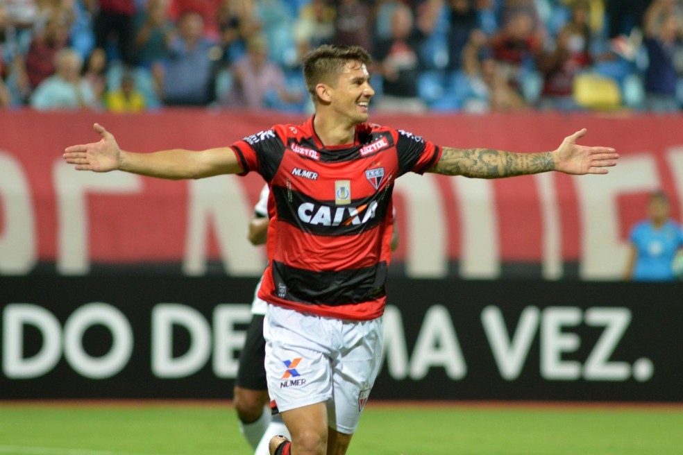 Jogador de Garibaldi faz gol de calcanhar e é destaque em todo o Brasil