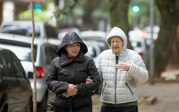 Segunda-feira de muito frio e chuva congelada em toda a região