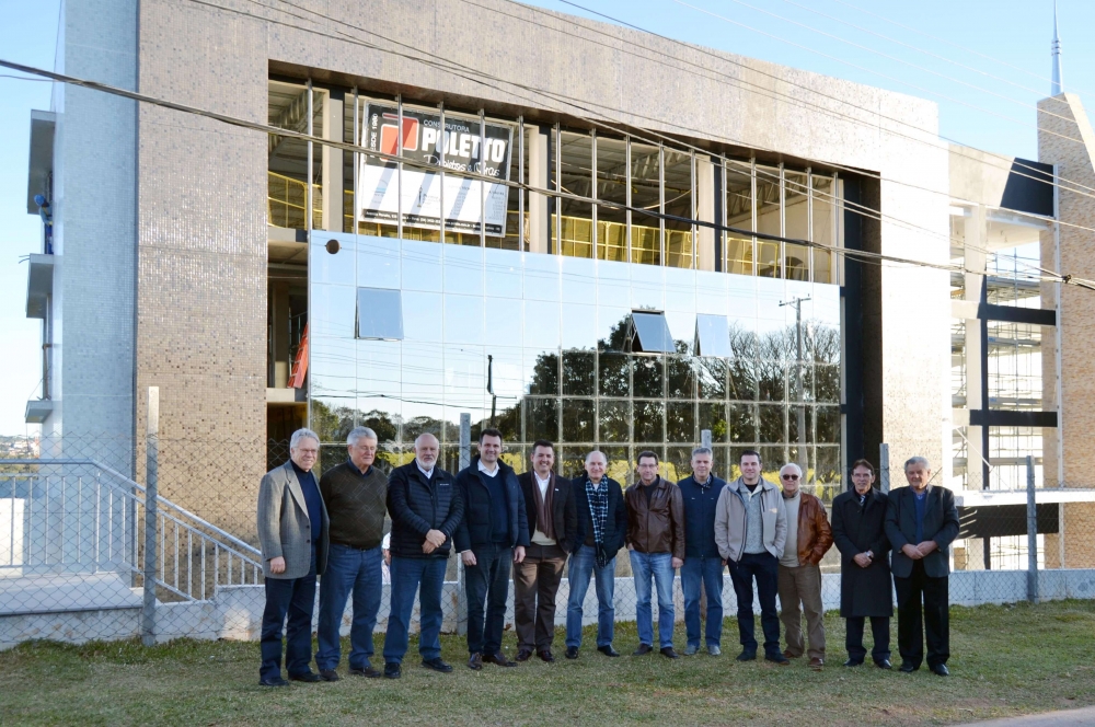 Ex-presidentes da CIC Bento Gonçalves visitam construção da nova sede