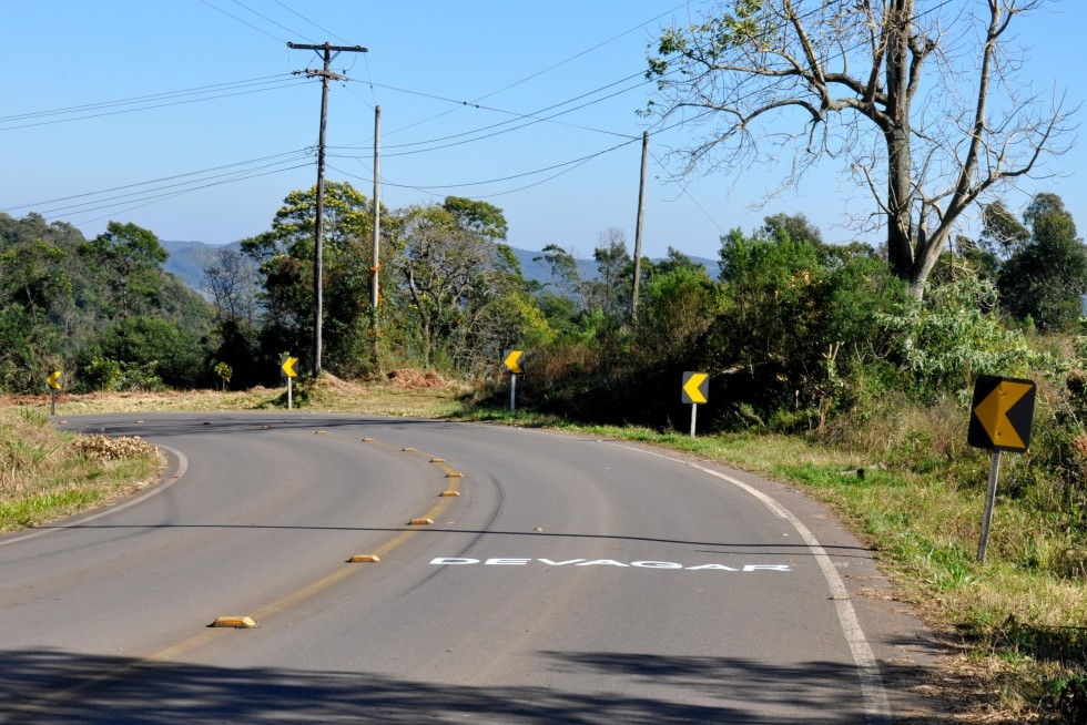 Guardrails são instalados no interior de Carlos Barbosa