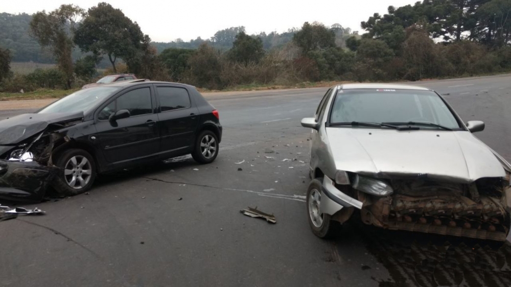 Duas pessoas ficam feridas em acidente no acesso a Tamandaré